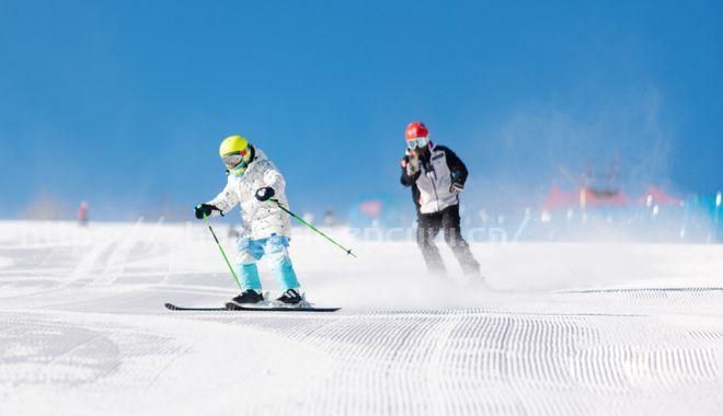 冬季大家都喜爱的一种户外活动：滑雪