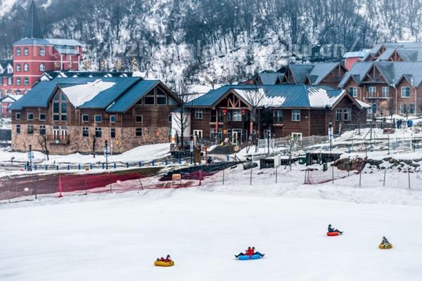 四川滑雪哪里比较好 四川滑雪性价比最高的地方-第3张图片-国内旅游_国外旅游_门票预订_露营骑行_酒店民宿_旅游攻略_美食资讯,_车票机票购买_众乐乐旅游网