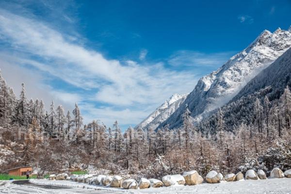 四川滑雪哪里比较好 四川滑雪性价比最高的地方-第13张图片-国内旅游_国外旅游_门票预订_露营骑行_酒店民宿_旅游攻略_美食资讯,_车票机票购买_众乐乐旅游网