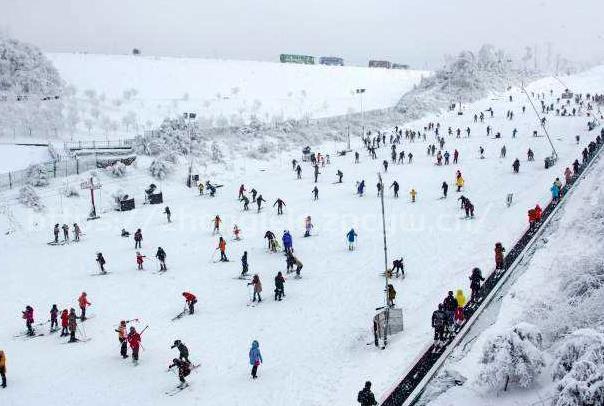 杭州附近滑雪场滑雪有哪些地方 周边滑雪场哪个好-第3张图片-国内旅游_国外旅游_门票预订_露营骑行_酒店民宿_旅游攻略_美食资讯,_车票机票购买_众乐乐旅游网