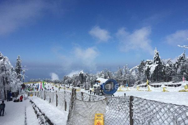 成都周边滑雪场开放时间 成都周边最好玩的滑雪场推荐-第2张图片-国内旅游_国外旅游_门票预订_露营骑行_酒店民宿_旅游攻略_美食资讯,_车票机票购买_众乐乐旅游网