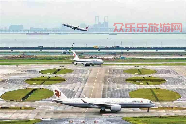暑期旅游市场屡创新高 大城小城居民“双向奔赴” 